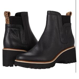 SZ 8 Dolce Vita HUEY H20 Black Leather Lug Sole Boots Excellent Condition